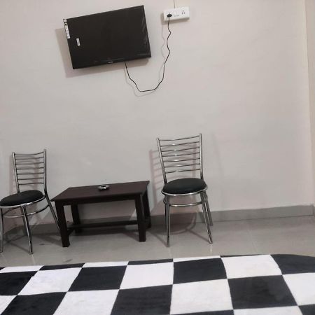 Apna Guest House Dehradun Extérieur photo